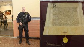 Tři historické listiny z doby Karla IV. převezla policejní eskorta za přísných bezpečnostních podmínek do Národního archivu.