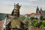 Karel IV. z Prahy vládl téměř půlce Evropy. Nikdy se v ní však neoženil, vždy si pro svůj sňatek vybral jiné město, dokonce i jinou zemi.