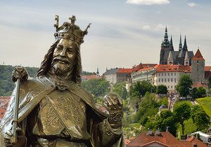Karel IV. z Prahy vládl téměř půlce Evropy. Nikdy se v ní však neoženil, vždy si pro svůj sňatek vybral jiné město, dokonce i jinou zemi.