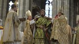 Karel IV. se vrátil na korunovaci do svatého Víta. „Kousnul“ se mu ale plášť