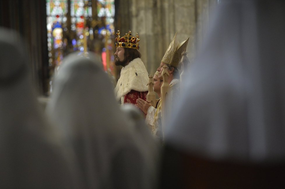 V katedrále sv. Víta proběhla rekonstrukce korunovace Karla IV.