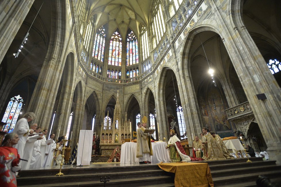 V katedrále sv. Víta proběhla rekonstrukce korunovace Karla IV.
