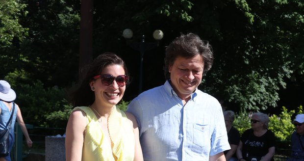 Na festivalu se objevil i režisér a tatínek Karel Janák s manželkou Romanou.