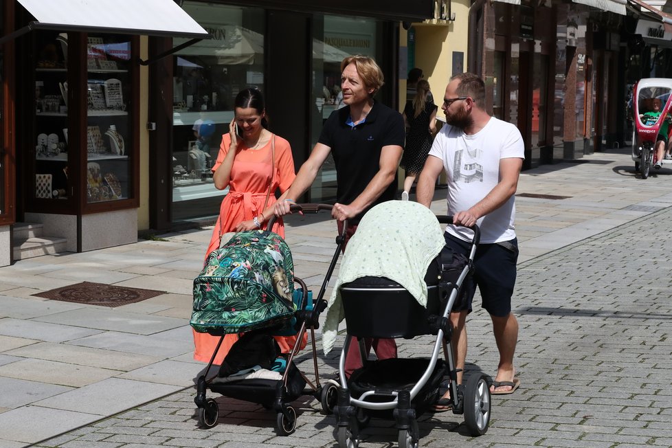 Karel Janeček a jeho kněžka Lilia ve Varech