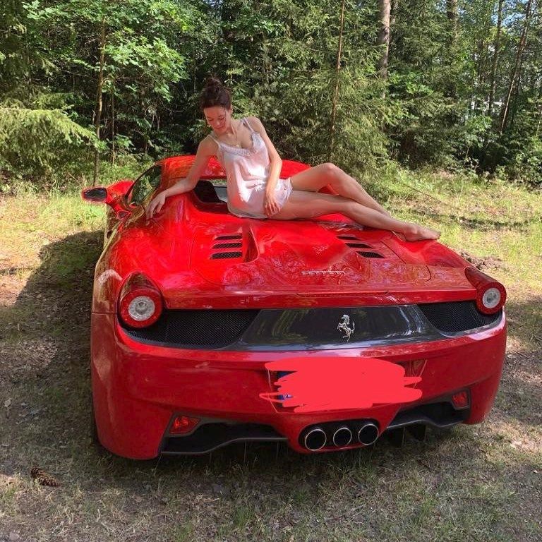 Lilia byla za fotku na ferrari kritizována...