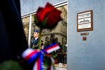 Odhalení pamětní desky pilota RAF plukovníka in memoriam Karla Janšty, 8. prosince 2022, Praha.