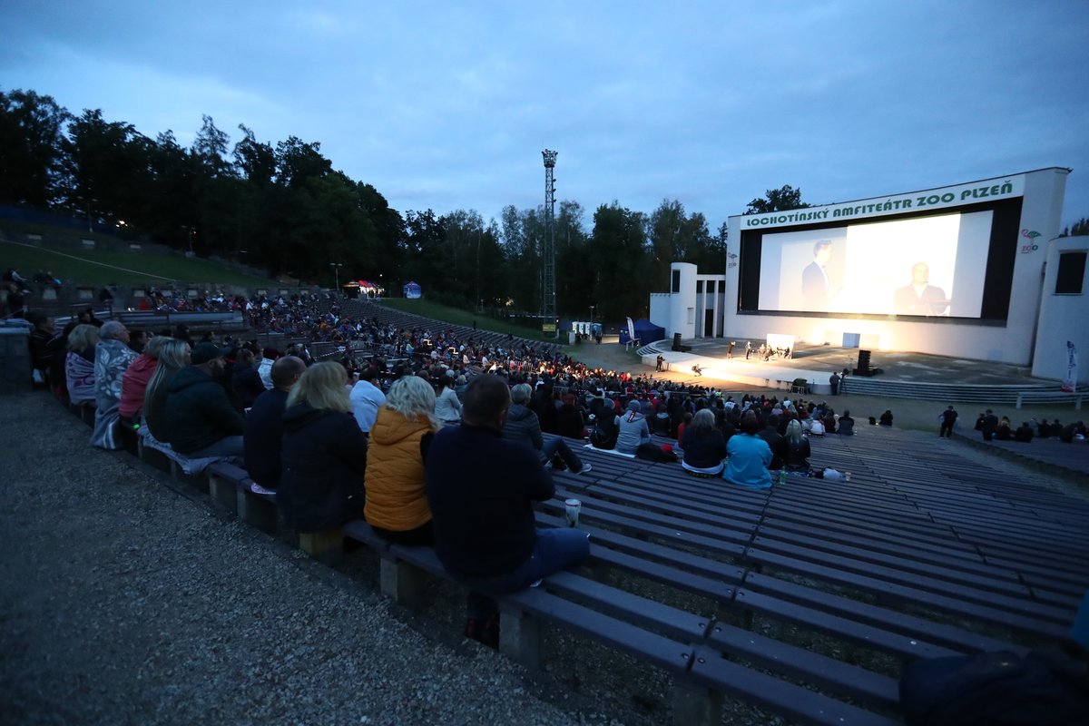 Předpremiéra filmu Karel v Plzni