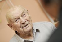 Zemřel nejstarší muž Česka: Karel Kašpárek se dožil 107 let!