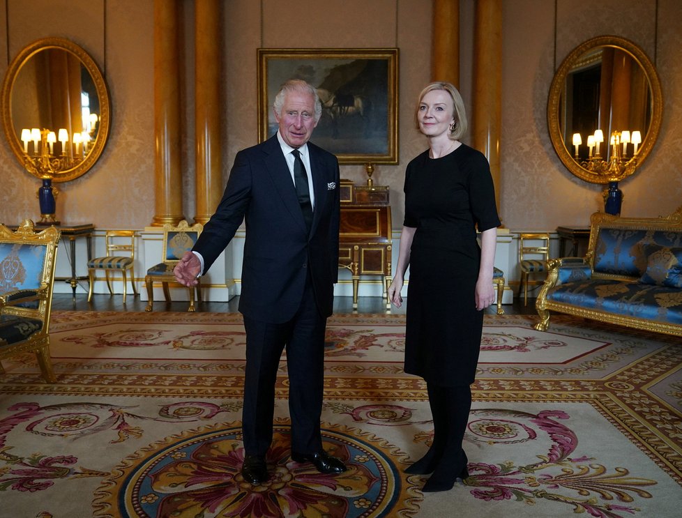 Král Karel III. s premiérkou Liz Trussovou