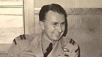 Karel Kuttelwascher: Před 50 lety zemřel legendární noční stíhač s kočičíma očima. Byl českou chloubou RAF Karel Kuttelwascher: Před 50 lety zemřel legendární noční stíhač s kočičíma očima. Byl českou chloubou RAF