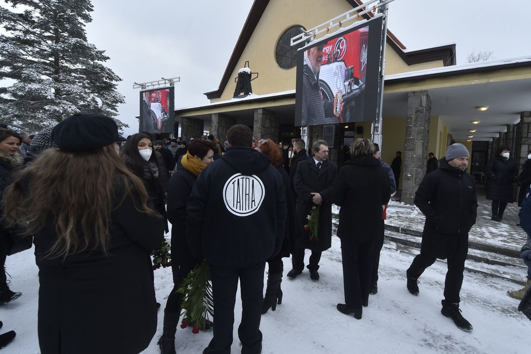 Lidé se v sobotu naposledy rozloučili s Karlem Lopraisem.