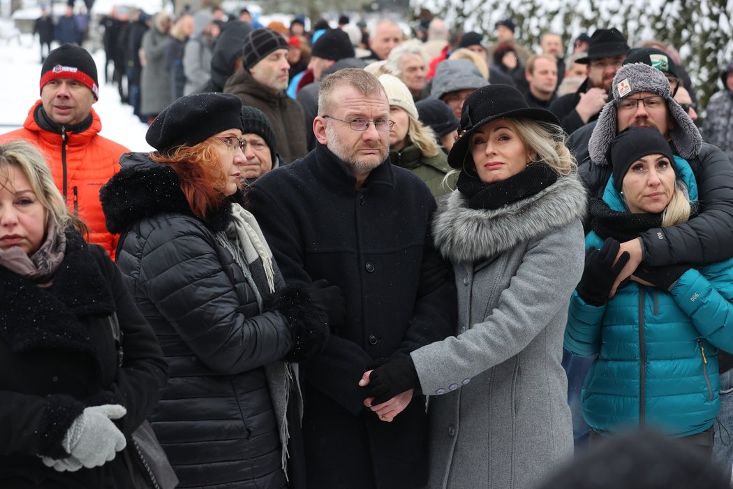 Fanoušci se přišli rozloučit s Karlem Lopraisem.