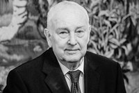 Karlova univerzita v slzách: Zemřela její klíčová osobnost, bývalý rektor Karel Malý (†95)