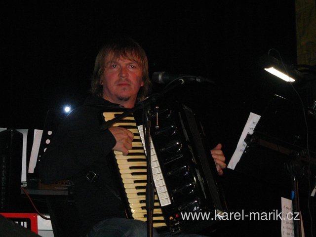 Hudební producent a skladatel Karel Mařík si vzal Petru pod svá křídla.