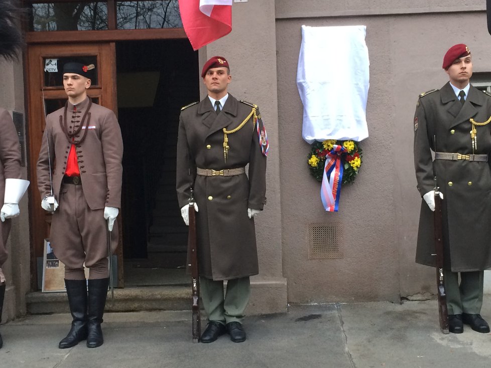 14. března 2019 - 80 let od okupace Česko-Slovenska nacistickou armádou byla ve Vinohradech odhalena deska hrdinovi protinacistického odboje Karlu Pavlíkovi.