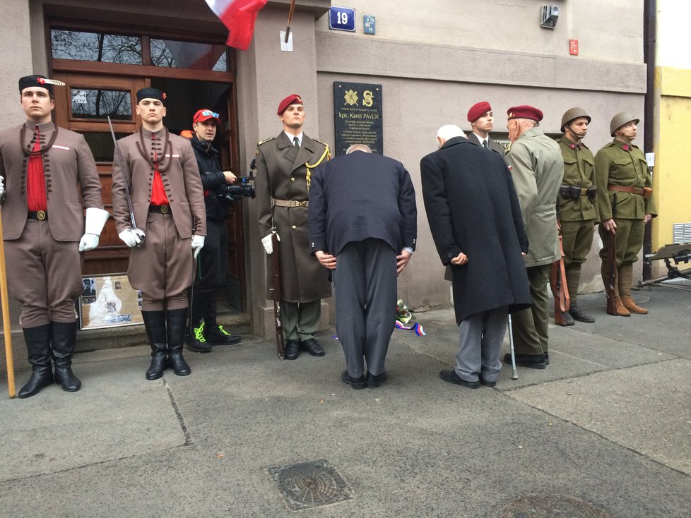 14. března 2019 - 80 let od okupace Česko-Slovenska nacistickou armádou byla ve Vinohradech odhalena deska hrdinovi protinacistického odboje Karlu Pavlíkovi.