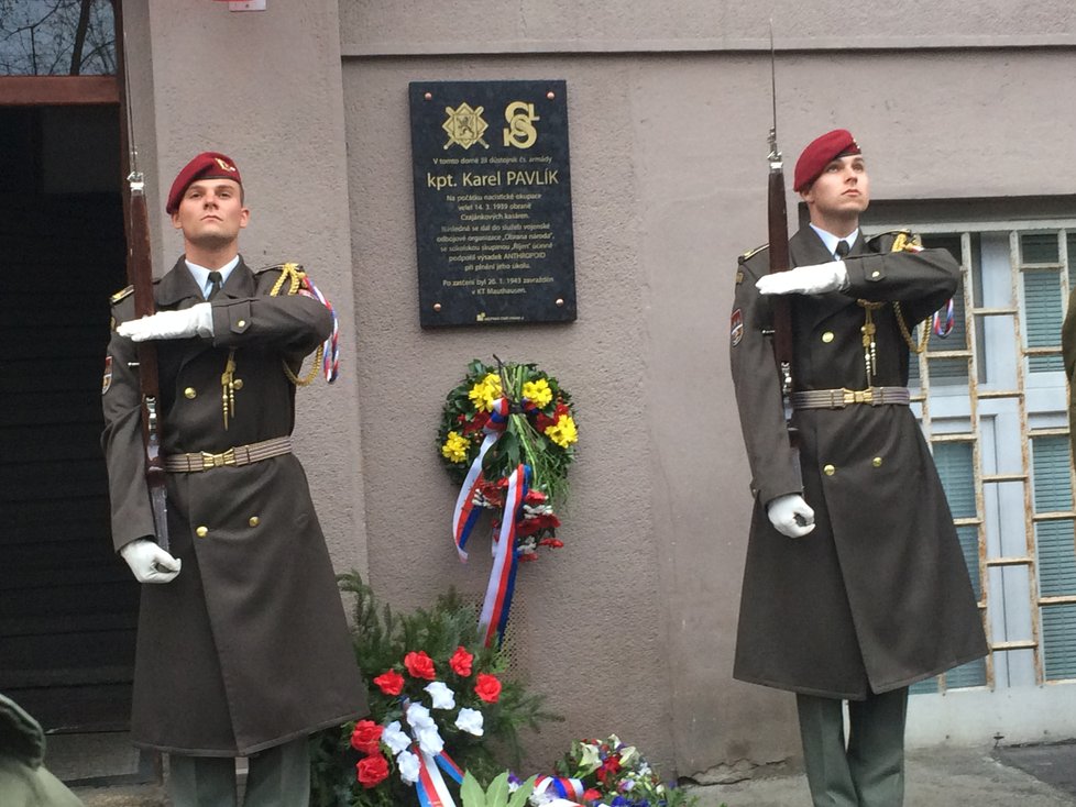 Karel Pavlík byl hrdinou protinacistického odboje. 14. března 2019 mu za jeho odvážnou činnost byla odhalena pamětní deska na domě, ve kterém strávil poslední léta na svobodě předtím, než byl zajat nacisty a zavražděn v koncentračním táboře Mauthausen.