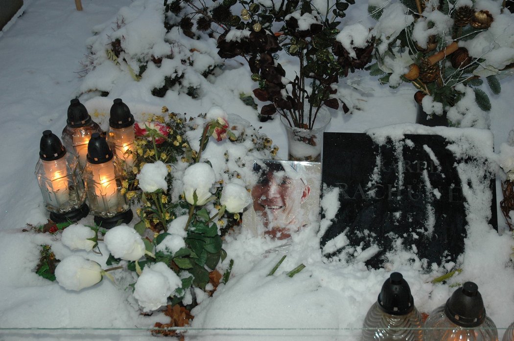 Karel Rachůnek se usmívá i z pod sněhové přikrývky