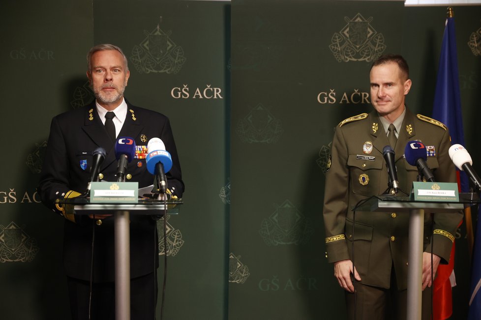 Náčelník generálního štábu Karel Řehka přivítal v Praze předsedu Vojenského výboru NATO Roba Bauera (22. 11. 2023).