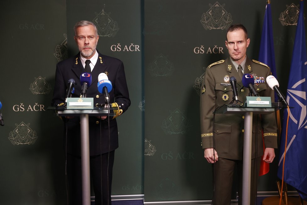 Náčelník generálního štábu Karel Řehka přivítal v Praze předsedu Vojenského výboru NATO Roba Bauera (22.11.2023)