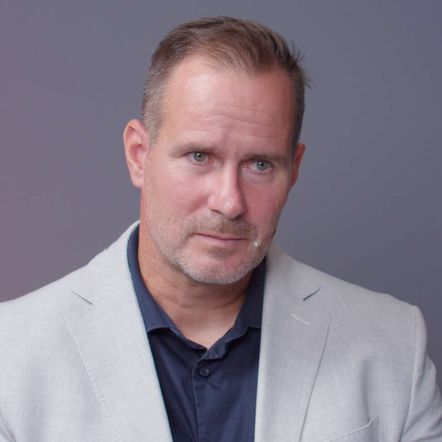 Karel Řehka: Zůna je Babišův panák. To, jak se nechává ponižovat, je ostuda všem generálům a vojákům Karel Řehka: Zůna je Babišův panák. To, jak se nechává ponižovat, je ostuda všem generálům a vojákům