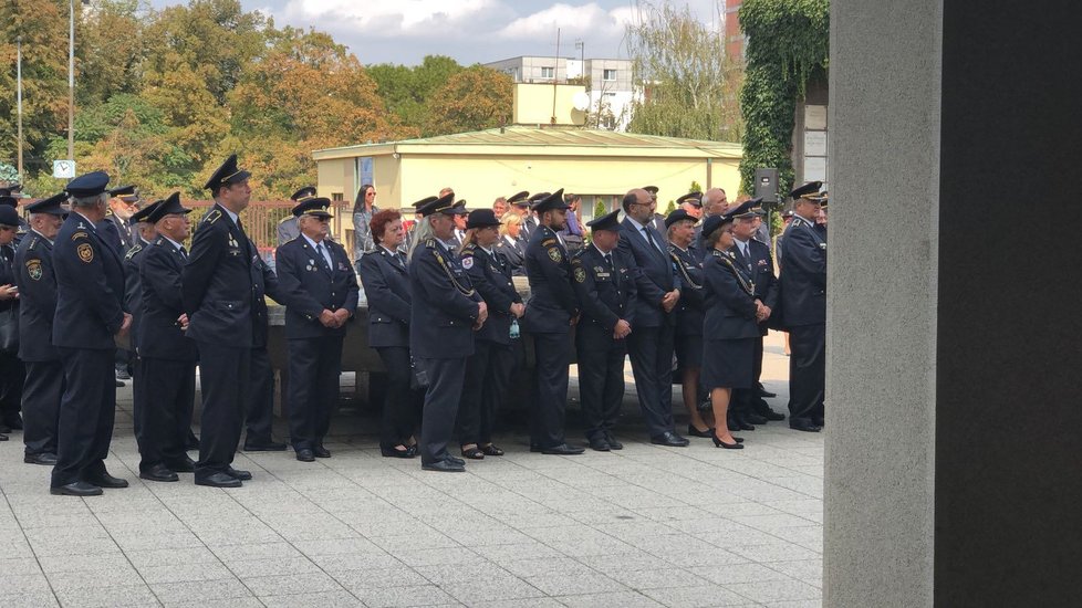 Poslední rozloučení s dlouholetým starostou dobrovolných hasičů Karlem Richterem (†67).