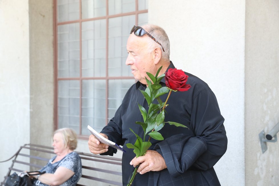 Ivan Vyskočil promluvil nad rakví.