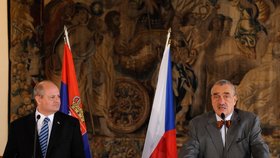 Českého diplomata zbila v Srbsku dvojice maskovaných mužů: Zlomili mu nos