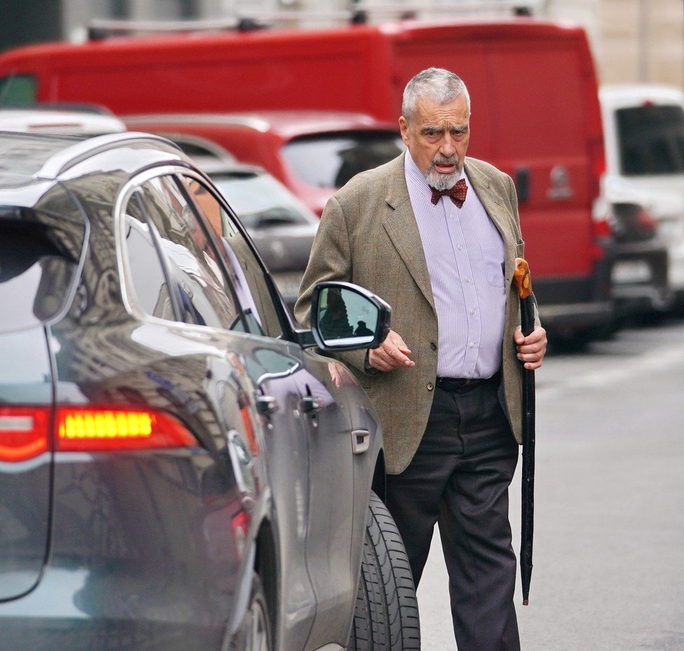 Karel Schwarzenberg se po dlouhém pobytu v nemocnici objevil na veřejnosti (17. 5. 2019)