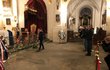 Rakev se zesnulým politikem a hradním kancléřem Karlem Schwarzenbergem v kostele Maltézských rytířů Panny Marie pod řetězem, 6. prosince 2023, Praha ve večerních hodinách.
