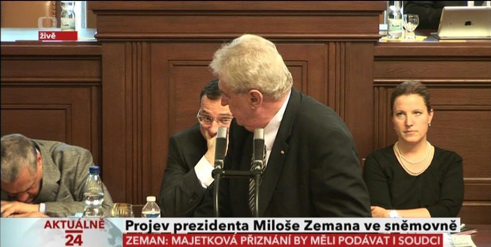 Zeman načapal podřimujícího Schwarzenberga.