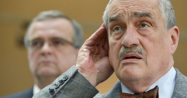 Schwarzenberg zvažuje konec v čele TOP 09, přestává slyšet