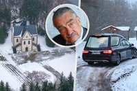 Uzavřený obřad na Orlíku v den 86. narozenin Schwarzenberga: Rodina uložila ostatky do hrobky
