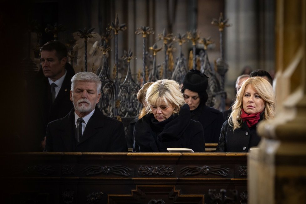 Petr Pavel, Eva Pavlová a Zuzana Čaputová na posledním rozloučení s Karlem Schwarzenbergem (9.12.2023)