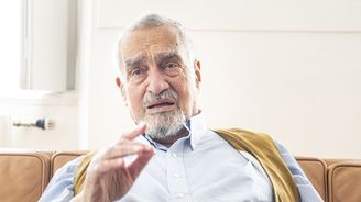 Karel Schwarzenberg předává lesnictví synovi. Loni vydělalo přes sto milionů 