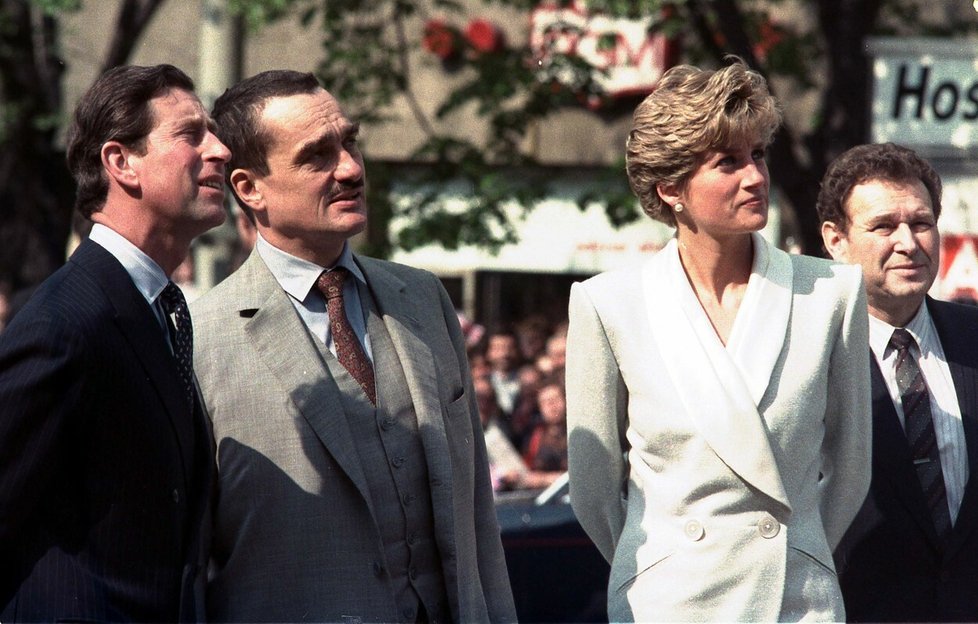 Princ Charles a princezna Diana navštívili v květnu roku 1991 Prahu. Setkali se i s tehdejším kancléřem Karlem Schwarzenbergem.