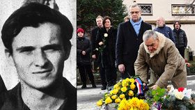Karel Schwarzenberg a Miroslav Kalousek u hrobu Jana Palacha (15. 1. 2016)