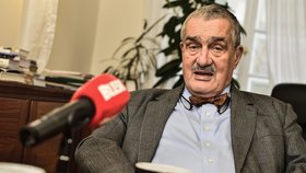 Schwarzenberg tvrdě kritizuje Zemana: Tulí se k Putinovi, přijde si tak důležitý