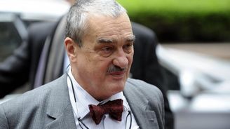 Schwarzenberg doufá, že premiér fiskální pakt podepíše