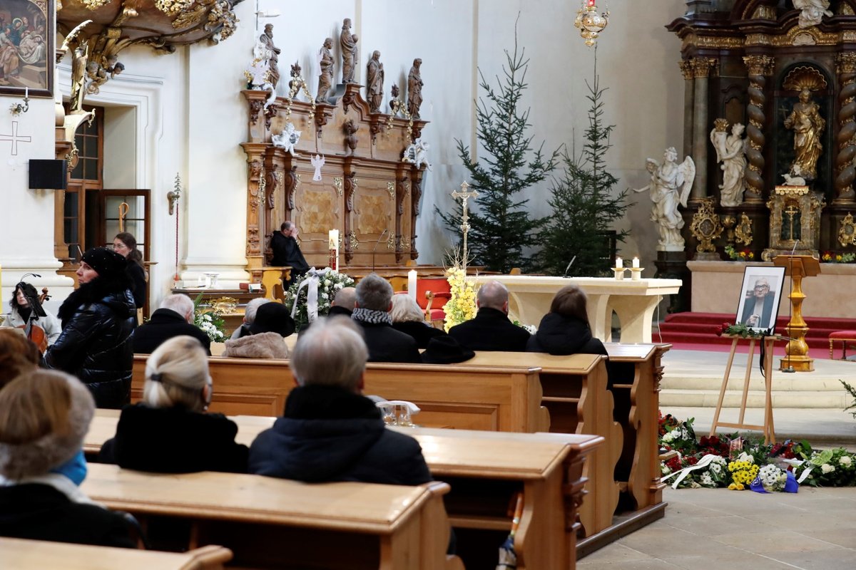 Poslední rozloučení s básníkem Karlem Šiktancem