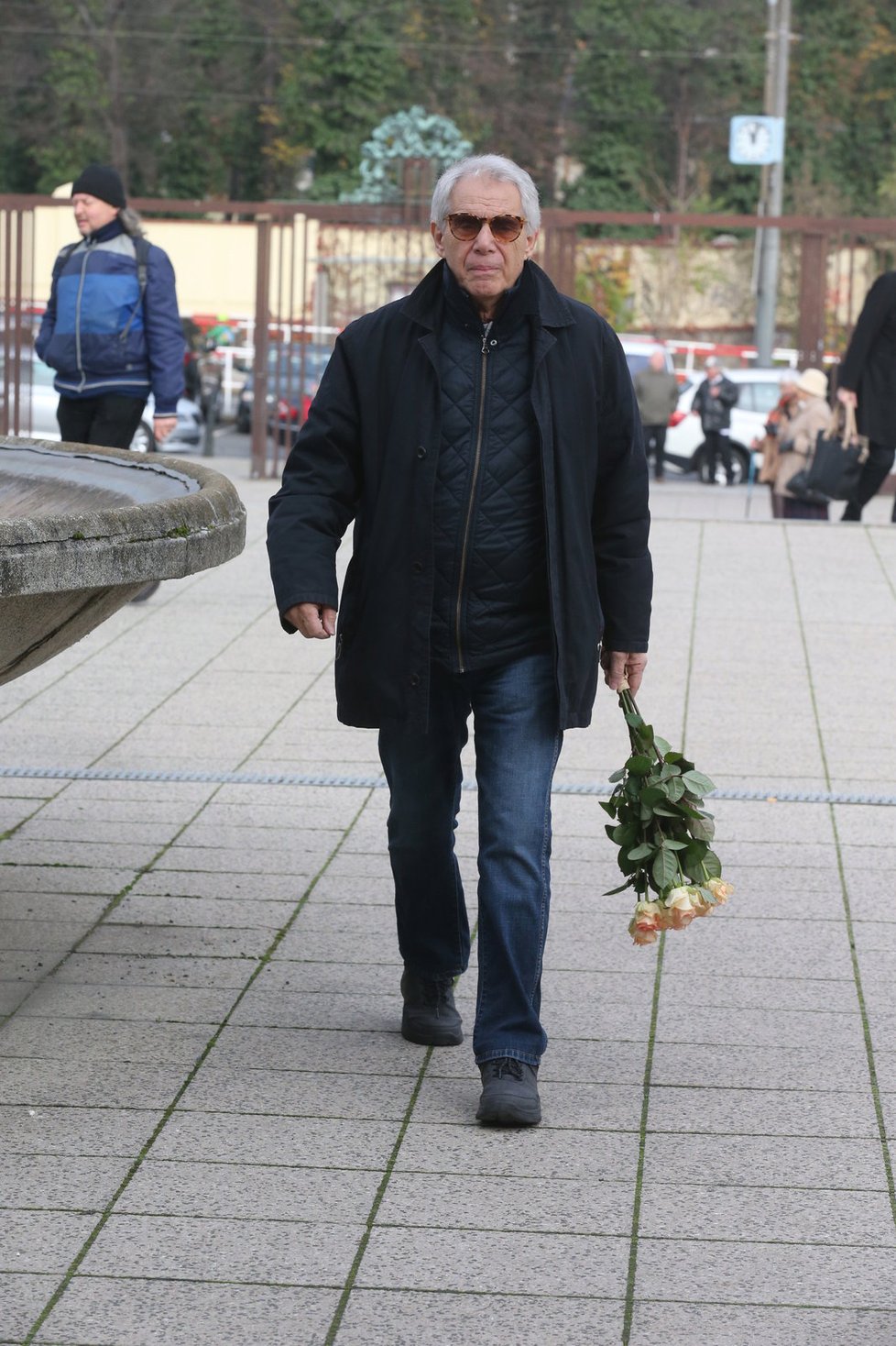 Josef Laufer na pohřbu Karla Štědrého