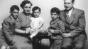 Rodina Stránských v roce 1937: Karel úplně vpravo, jeho syn Jiří (později známý český spisovatel) sedí vedle něj.