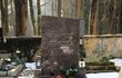 V tomto hrobě odpočívá autor muzikálů Dracula, Golem a mnoha dalších Karel Svoboda.