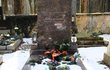 V tomto hrobě odpočívá autor muzikálů Dracula, Golem a mnoha dalších Karel Svoboda. V tomto hrobě odpočívá autor muzikálů Dracula, Golem a mnoha dalších Karel Svoboda.