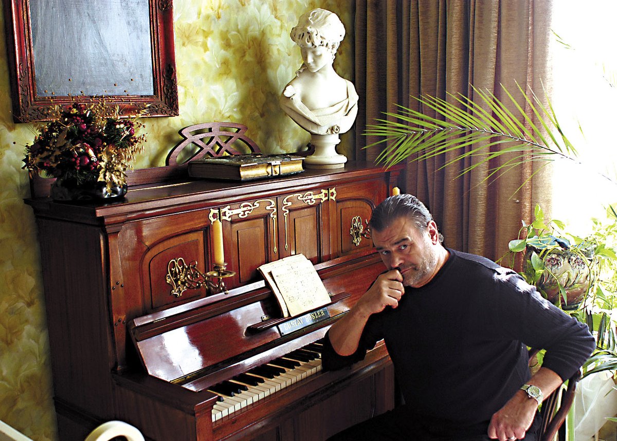 Historický klavír, který byl ozdobou vily v Jevanech, vydělal Svobodovi jmění.