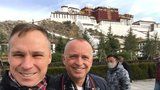 Sladké tajemství moderátora Karla Voříška: Tajná svatba v Tibetu