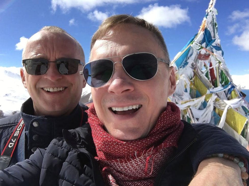 Karel dal na sociální síť fotografie z Tibetu, kde byl s Vladimírem.