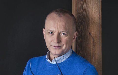 Radí, jak zvládat život! Moderátor Voříšek propadl prastarým technikám