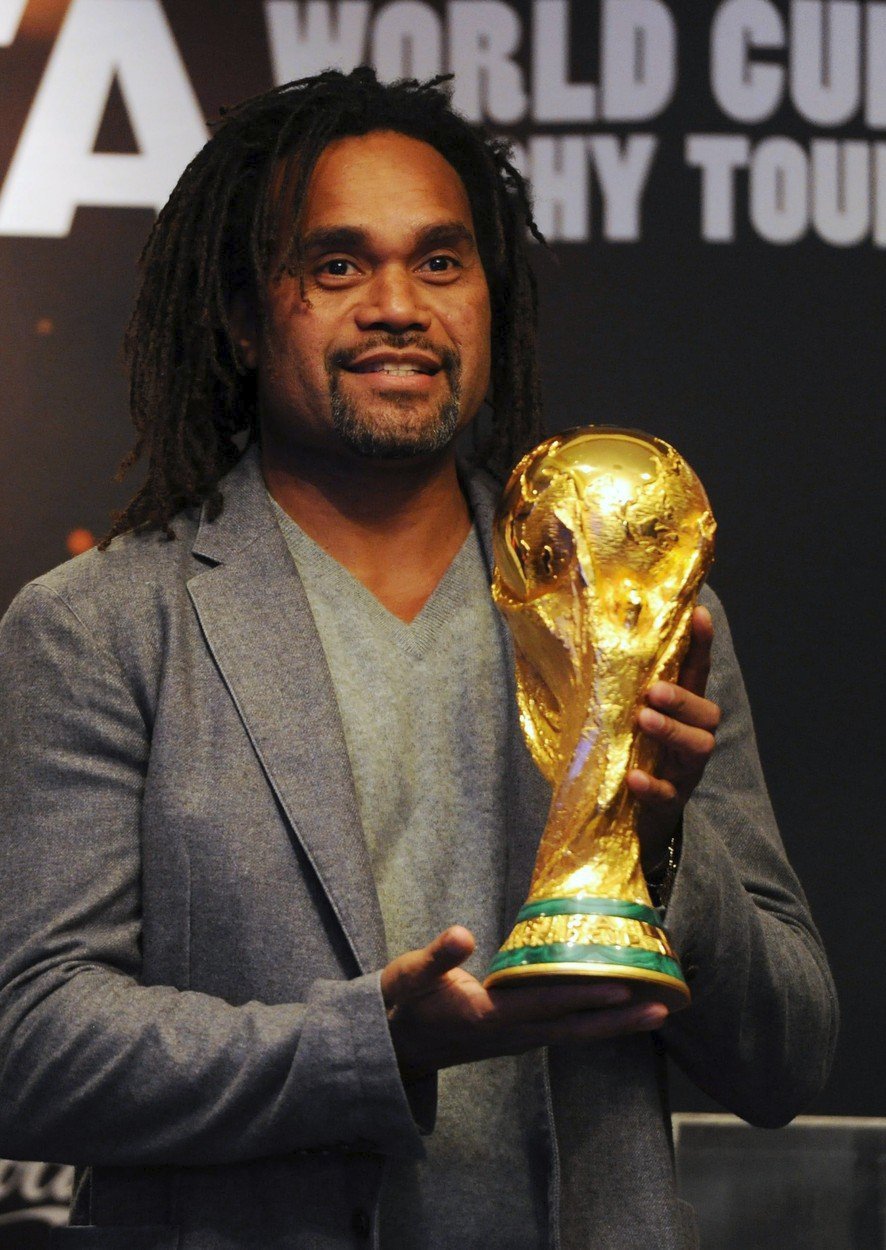 Christian Karembeu s trofejí mistrů světa