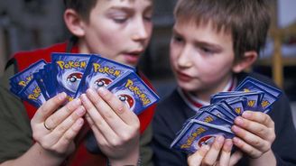 Za balíček karet s Pokémony neváhal dát kupec v aukci miliony